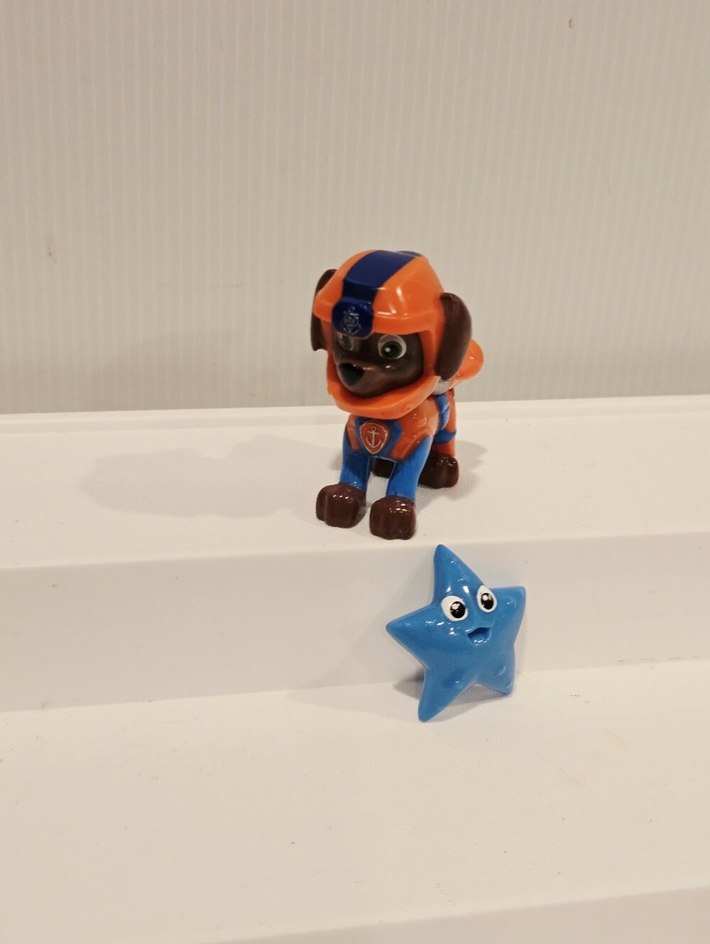 Paw Patrol Sea Patroller Zuma and Sea Pet Figure  Set